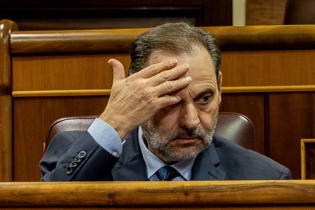 El diputado José Luis Ábalos durante una sesión plenaria en el Congreso