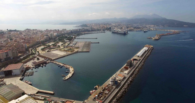 Archivo - Puerto de Ceuta.