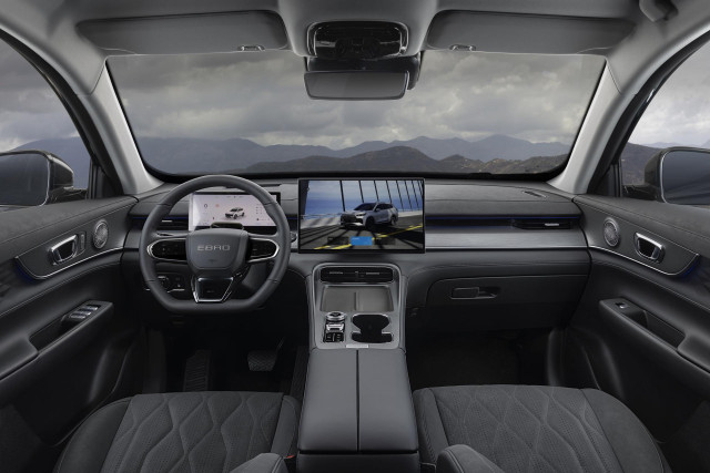 Interior de un coche Ebro.