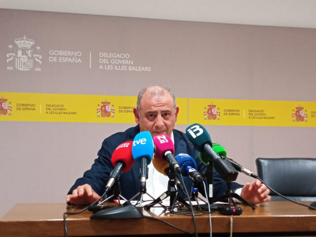 El delegado del Gobierno central en las Islas, Alfonso Rodríguez, en rueda de prensa.
