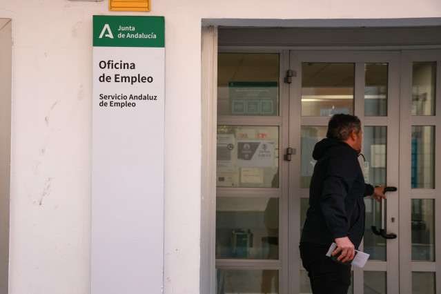 Archivo - Oficina de empleo en Sevilla (Andalucía)
