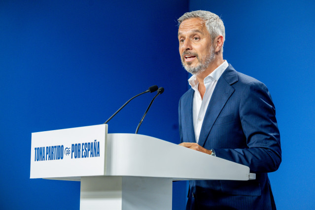 Archivo - El vicesecretario de Hacienda, Vivienda e Infraestructuras del PP, Juan Bravo, durante una rueda de prensa, en la sede del PP, a 11 de agosto de 2025, en Madrid (España).