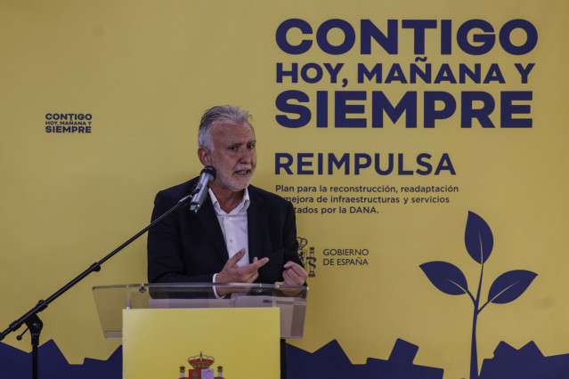 El ministro de Política Territorial y Memoria Democrática, Ángel Víctor Torres, presenta el ‘Visor DANA’, en la Delegación del Gobierno en Valencia, a 24 de octubre de 2025, en Valencia