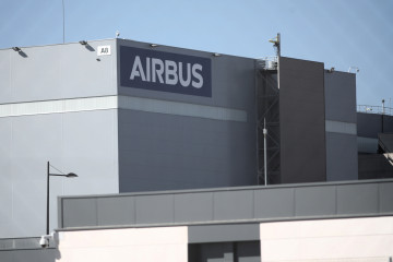 Archivo - Fachada de la sede de la empresa Airbus en Getafe, en Madrid (España) a 21 de febrero de 2020.