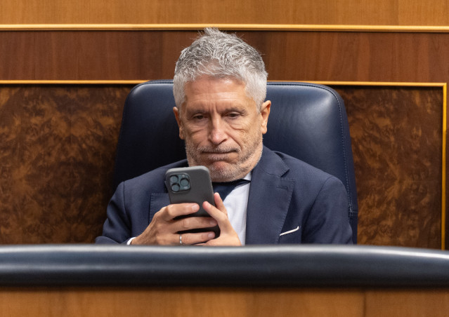 Archivo - El ministro de Interior, Fernando Grande-Marlaska, durante una sesión plenaria en el Congreso