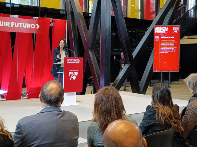 La secretaria de Organización del PSOE, Rebeca Torró, en la inauguración de la Jornada del PSOE 'Atrévete a construir el futuro. Los Fondos Next Generation, motor de crecimiento de Castilla y León', celebrada en León.
