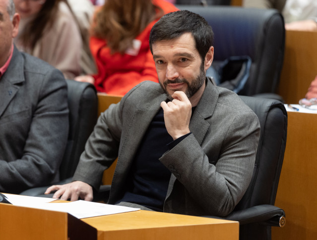 Archivo - El ministro de Derechos Sociales, Consumo y Agenda 2030, Pablo Bustinduy, durante la clausura de la jornada Plataforma del Voluntariado, en el Congreso de los Diputados, a 7 de febrero de 2025, en Madrid (España).