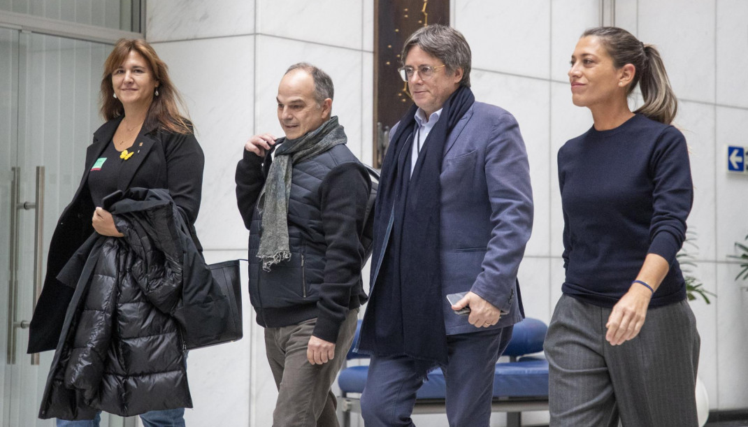 Archivo - (I-D) La expresidenta de Junts, Laura Borràs; el secretario general, Jordi Turull; el líder de Junts,, Carles Puigdemont, y la portavoz del partido en el Congreso, Miriam Nogueras, a su ll