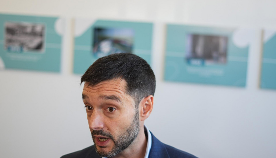 El ministro de Derechos Sociales, Consumo y Agenda 2030, Pablo Bustinduy, atiende a los medios de comunicación, a 24 de octubre de 2025, en Sedaví, Valencia, Comunidad Valenciana (España).