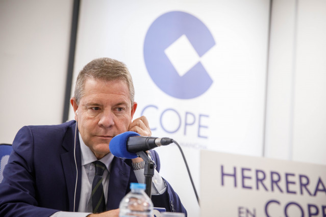 El Presidente De Castilla-La Mancha, Emiliano García-Page, Durante La Entrevista Que Ha Concedido Hoy A La Cadena COPE, En Toledo.