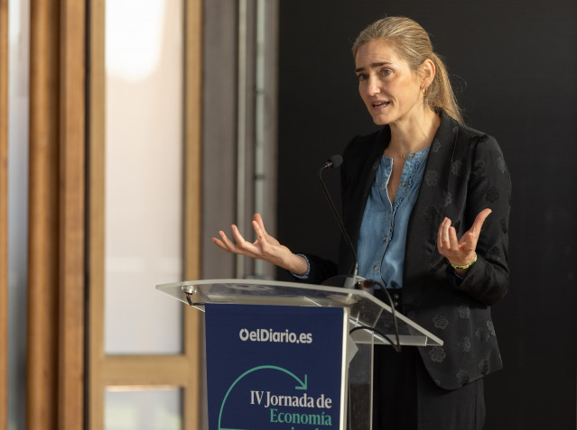 La vicepresidenta tercera y ministra para la Transición Ecológica y el Reto Demográfico, Sara Aagesen, interviene durante la 'IV Jornada de economía circular y energías renovables', en la  sede del Colegio Oficial de Arquitectos de Madrid, a 27 de octubre