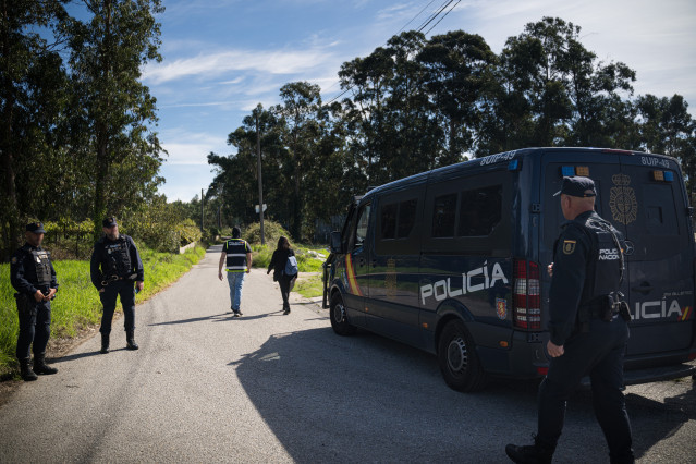 Archivo - Personal de la Policía Nacional trabaja en un operativo