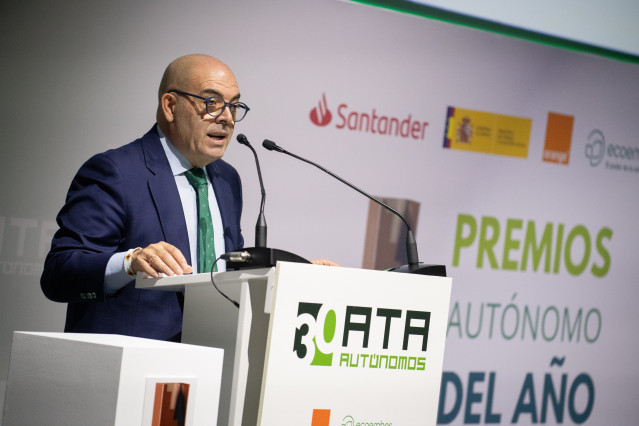 El presidente de ATA, Lorenzo Amor, interviene durante la gala de los XXIV Premios Autónomo del Año, este lunes en Madrid.