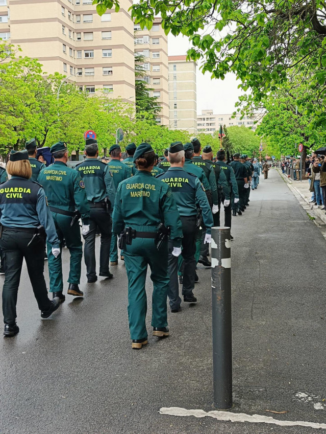 Archivo - Agentes de la Guardia Civil desfilando en Vitoria
