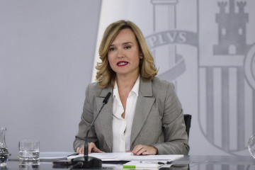 La ministra de Educación, Formación Profesional y Deportes, Pilar Alegría, durante una rueda de prensa posterior a la reunión del Consejo de Ministros, en el Palacio de la Moncloa, a 28 de octubre
