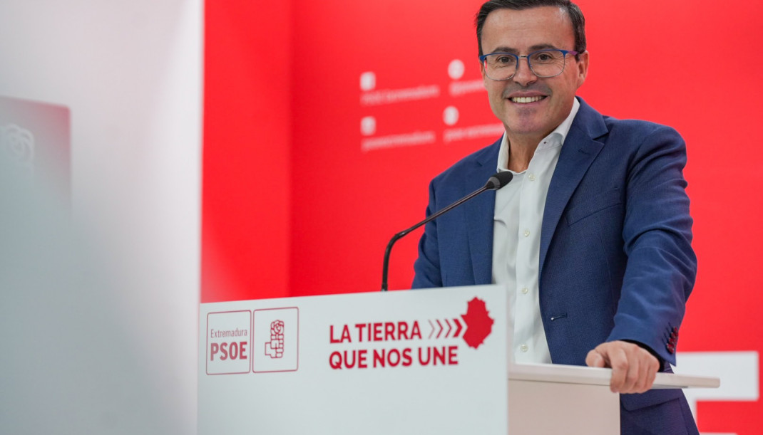 El secretario general del PSOE de Extremadura, Miguel Ángel Gallardo, en rueda de prensa
