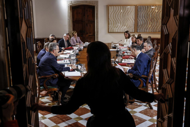 Archivo - Vista general de un pleno del Consell