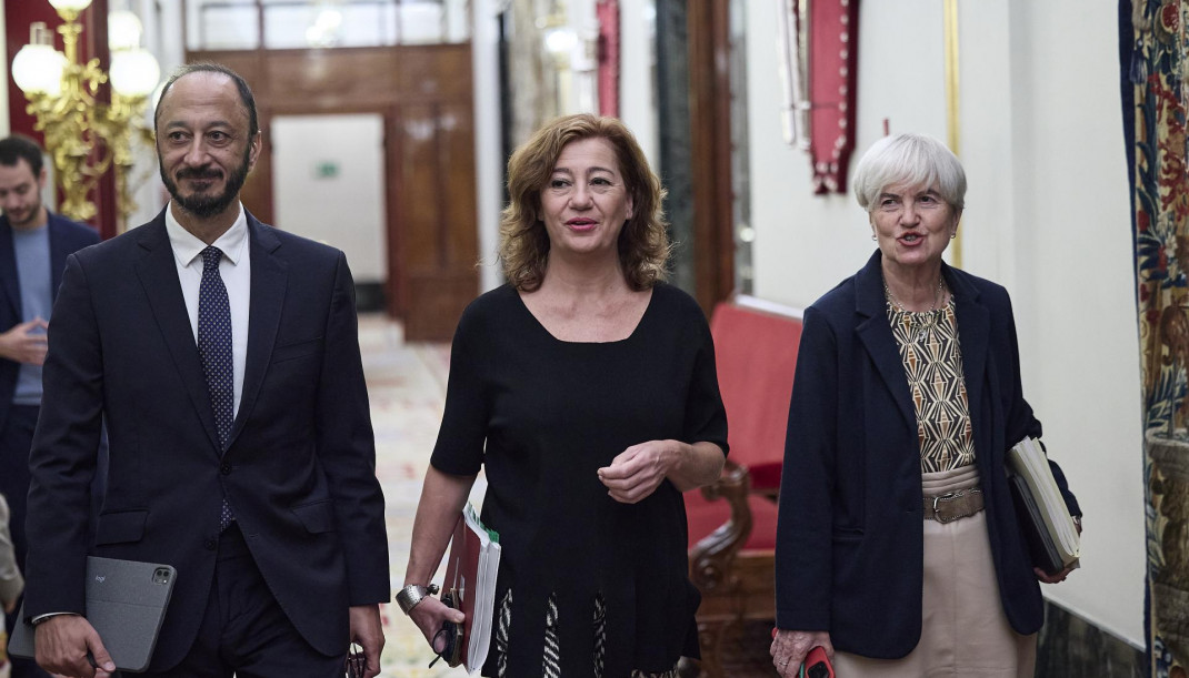 El vicepresidente de la Mesa del Congreso, Alfonso Rodríguez de Celis, la presidenta de la mesa del Congreso, Francina Armengol y la secretaria segunda de la Mesa del Congreso, Isaura Leal Fernández