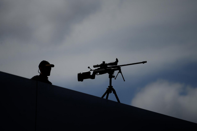 Archivo - Un francotirador en Valencia, Comunidad Valenciana (España)