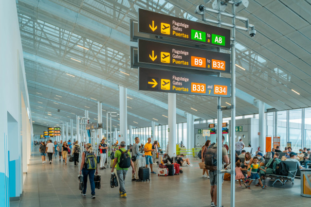 Archivo - Aeropuerto Tenerife Sur