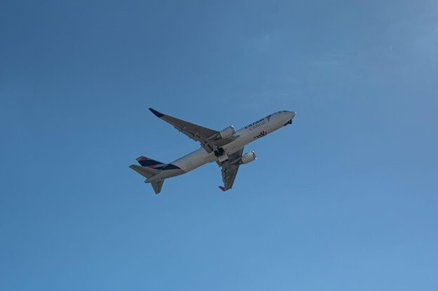 Archivo - Un avión de Latam Cargo Group.