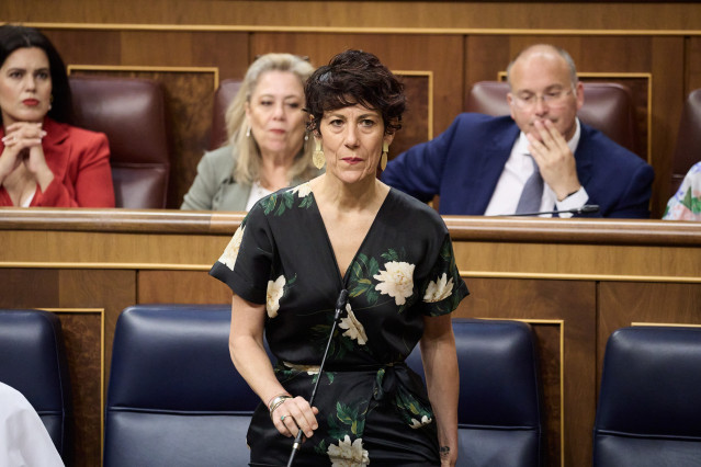 Archivo - La ministra de Inclusión, Elma Saiz, durante un pleno en el Congreso de los Diputados, a 25 de junio de 2025, en Madrid (España).