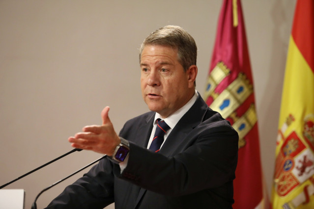 Archivo - El presidente de Castilla-La Mancha, Emiliano García-Page, durante el acto de entrega del Plan de Singular Interés y presentación del destino Toroverde, en el Palacio de Fuensalida, a 22 de julio de 2025, en Toledo, Castilla-La Mancha (España).