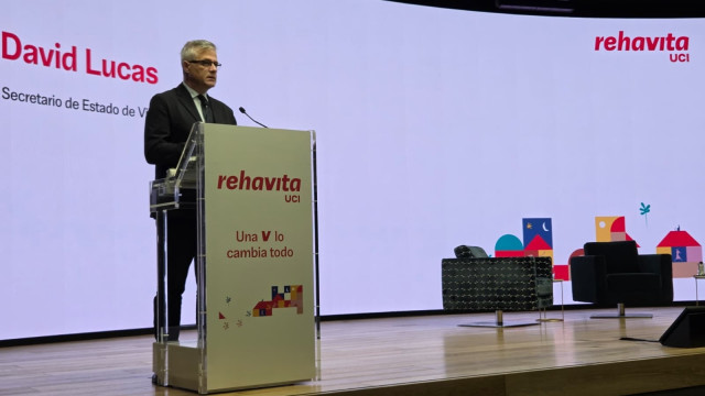 El secretario de Estado de Vivienda y Agenda Urbana, David Lucas, en la inauguración del evento ‘Rehavita’, organizado por la UCI.
