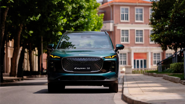 Lepas presenta su plataforma 'LET' de 800 voltios para sus modelos eléctricos e híbridos enchufables.