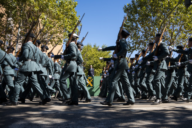 El ministro del Interior, Fernando Grande-Marlaska (c), preside el acto central de celebración de la festividad de la Virgen del Pilar, Patrona de la Guardia Civil, a 5 de octubre de 2025, en Cuenca, Castilla-La Mancha (España).
