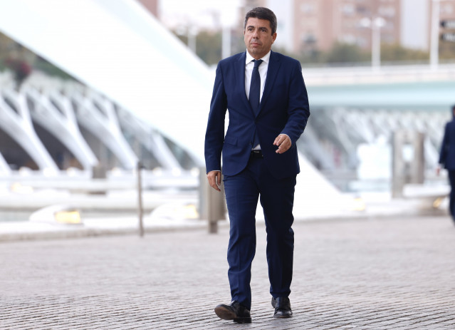 El presidente de la Generalitat valenciana, Carlos Mazón, a su llegada al funeral de Estado.