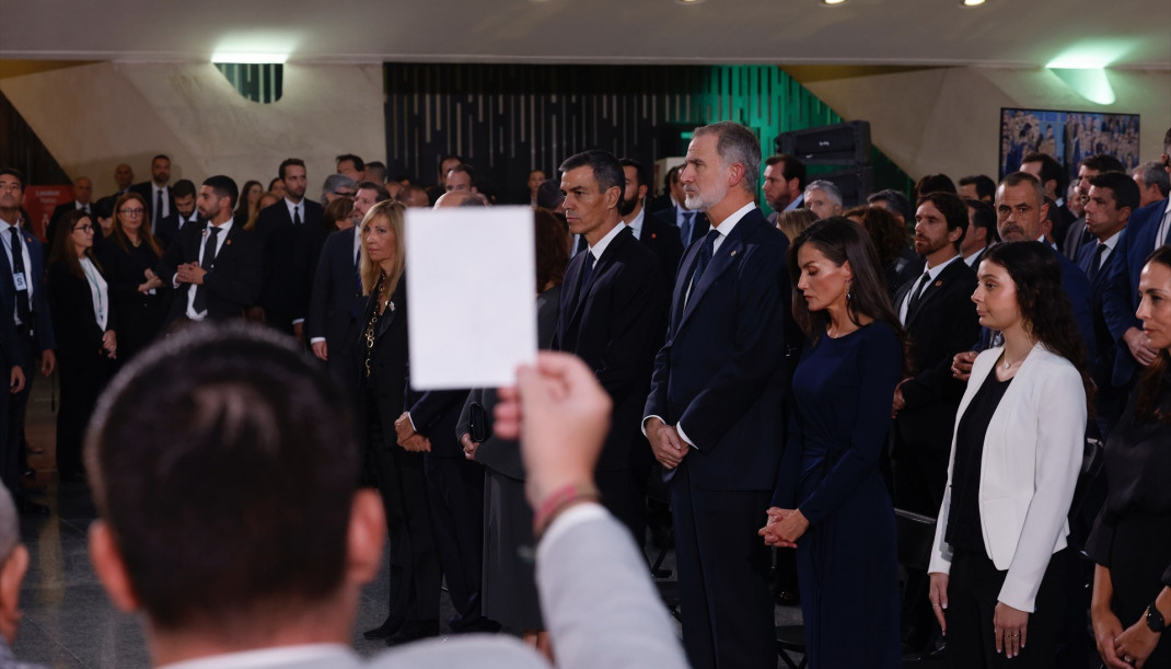 EuropaPress 7065267 presidente gobierno pedro sanchez reyes felipe vi letizia homenaje victimas