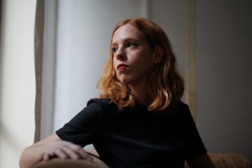 Archivo - La  exsecretaria de Estado para la Agenda 2030 y exsecretaria de Organización de Podemos, Lilith Verstrynge, posa durante una entrevista para Europa Press, a 21 de diciembre de 2022, en Mad