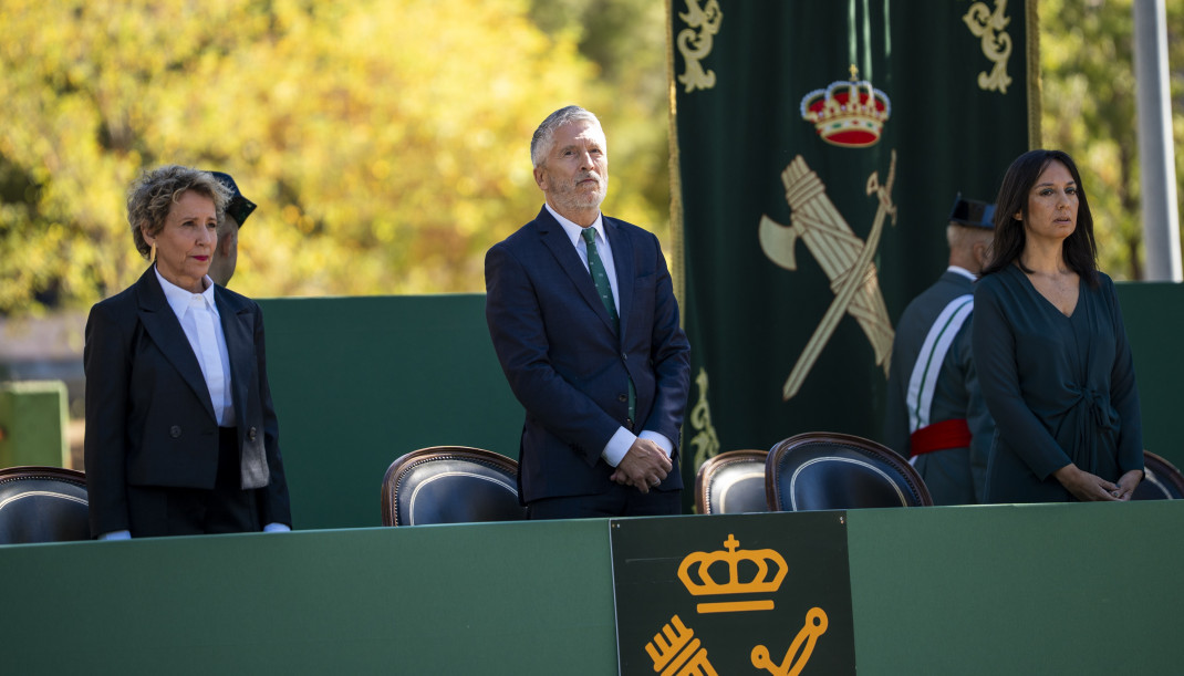 (I-D) La secretaria de Estado de Seguridad, Aina Calvo, el ministro del Interior, Fernando Grande-Marlaska y la directora general de la Guardia Civil, Mercedes González, durante el acto central de ce