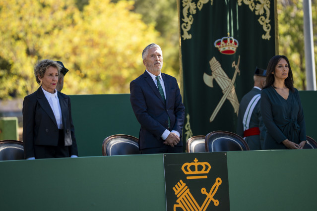 (I-D) La secretaria de Estado de Seguridad, Aina Calvo, el ministro del Interior, Fernando Grande-Marlaska y la directora general de la Guardia Civil, Mercedes González, durante el acto central de celebración de la festividad de la Virgen del Pilar, Patro