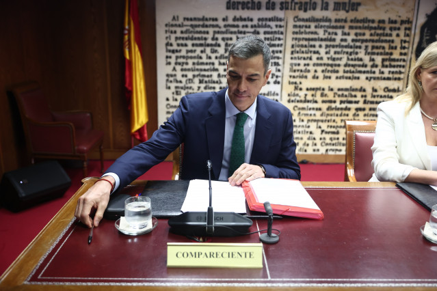 El presidente del Gobierno, Pedro Sánchez, comparece en la Comisión de Investigación sobre el 'caso Koldo', en el Senado, a 30 de octubre de 2025, en Madrid (España).