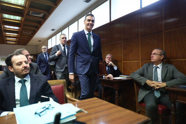 El presidente del Gobierno, Pedro Sánchez, a su llegada a la Comisión de Investigación sobre el 'caso Koldo', en el Senado, a 30 de octubre de 2025, en Madrid (España).
