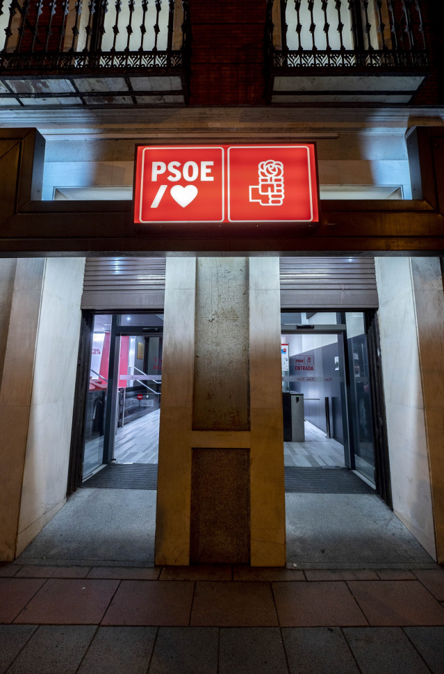 Archivo - Fachada de la sede del PSOE.