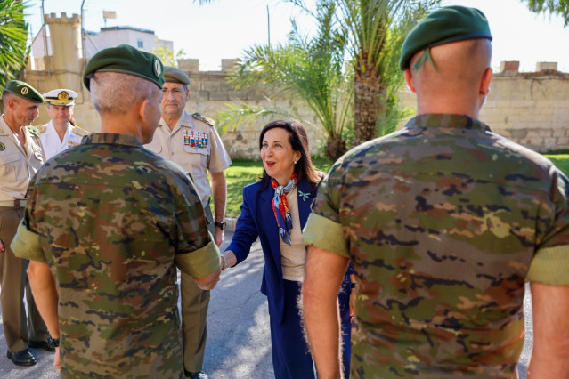Margarita Robles en su visita al MOE de Alicante