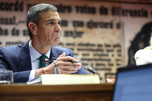 El presidente del Gobierno, Pedro Sánchez, durante la Comisión de Investigación sobre el 'caso Koldo', en el Senado, a 30 de octubre de 2025, en Madrid (España).