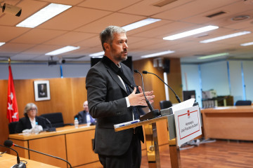 Una placa recuerda al magistrado José Francisco de Querol en el 25 aniversario de su asesinato a manos de ETA