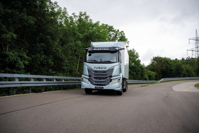 Archivo - Un camión eléctrico