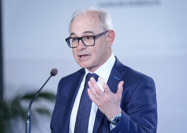 Archivo - El consejero delegado de Unicaja, Isidro Rubiales, interviene durante la presentación del Proyecto CREA. A 12 de febrero de 2025, en Sevilla (Andalucía, España).