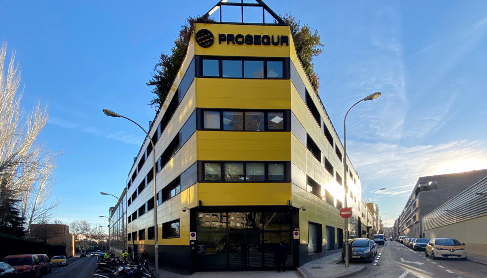 Archivo - Fachada exterior de una de las sedes de la empresa de seguridad Prosegur, Madrid (España)
