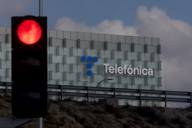 Archivo - Fachada de la sede de Telefónica, a 7 de noviembre de 2024, en Madrid (España).