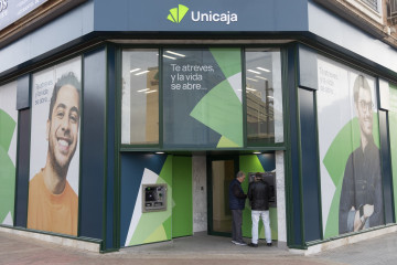 Archivo - Una oficina de Unicaja.