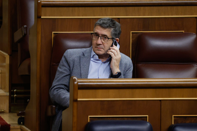 El portavoz del PSOE, Patxi López, durante un pleno del Congreso de los Diputados