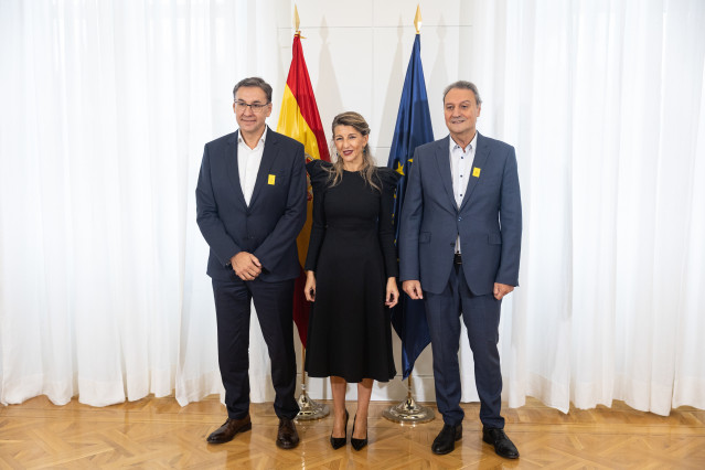 Yolanda Díaz se reune con de Ford España para evaluar el mecanismo RED en la planta de Almussafes.