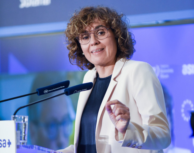 Archivo - La secretaria general del PP y eurodiputada, Dolors Montserrat, presenta al secretario General del PP de la Comunidad de Madrid, durante su intervención en un Desayuno Informativo de Nueva Economía Fórum, en The Palace Hotel, a 4 de junio de 202