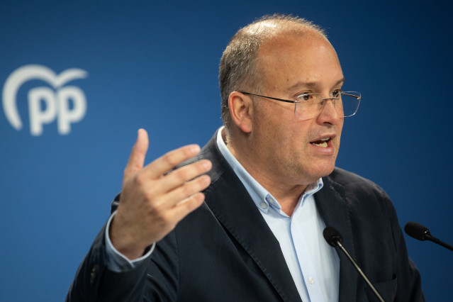 El secretario general del Partido Popular, Miguel Tellado, ofrece una rueda de prensa en la sede del PP, a 4 de octubre de 2025, en Madrid (España).